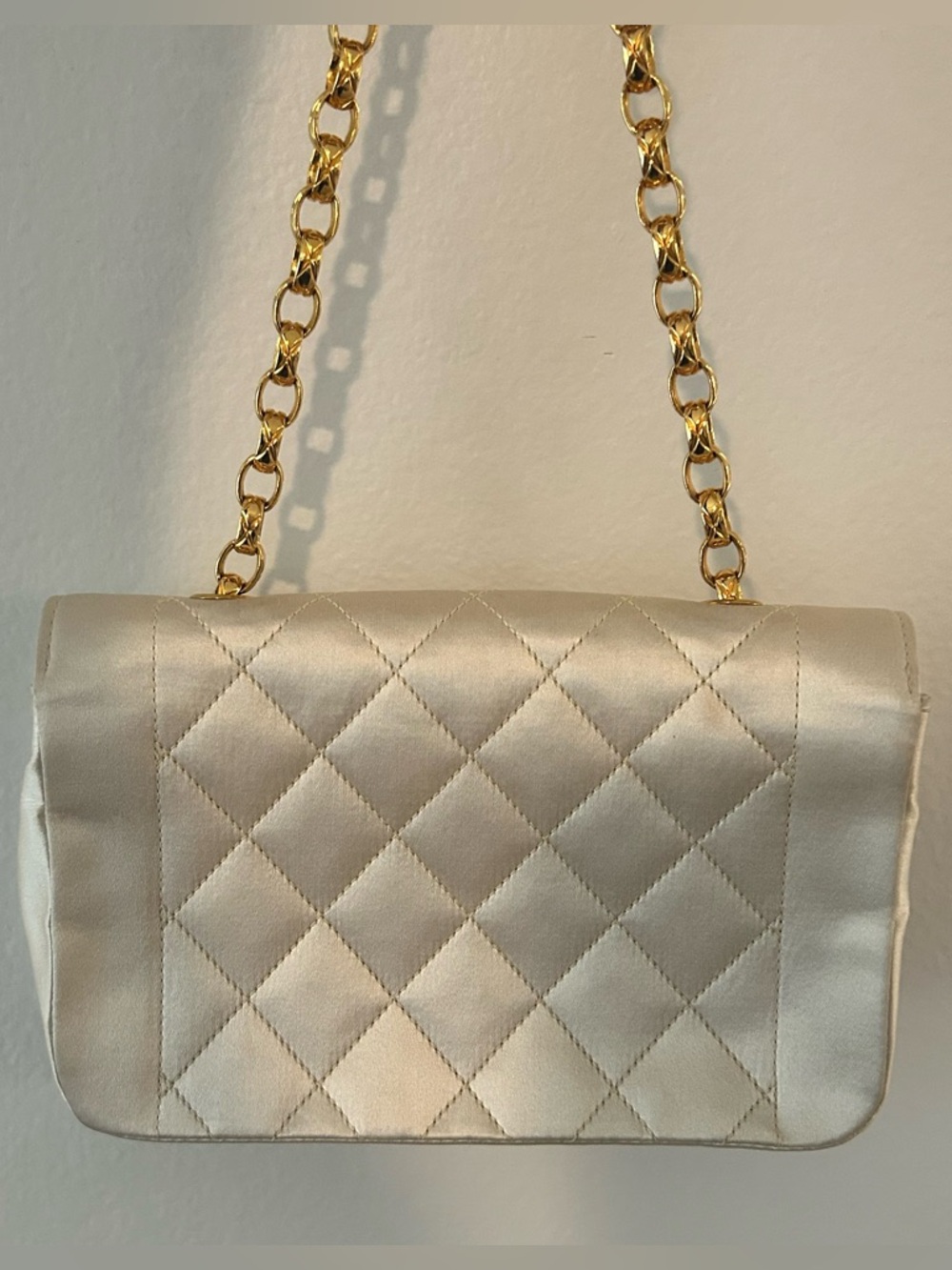CHANEL Vintage Mini Diana Satin Flap Bag - Picture 3 of 15